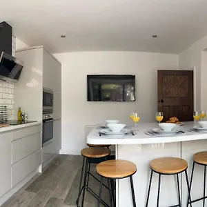  Holiday home Bessie House 3bed Sd With Parking Racecourse Goffs Eco Power Stadium A1 M18 M1 M62